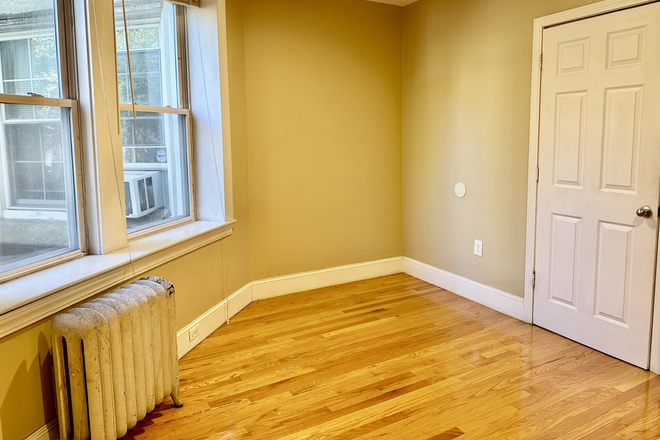 1 - Best of BU Off Campus Living, renovated Brookline Condo 2 blocks from Agganis 9/1/26