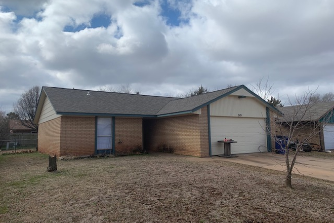 1 - 919 E. Ridgecrest (2bed-1bath-2car) $1150 February Lease