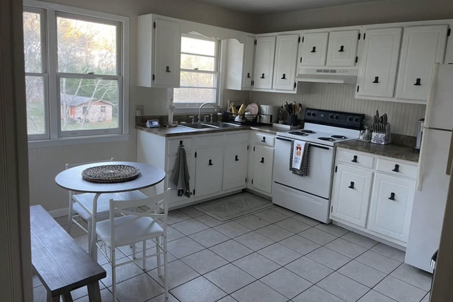 Kitchen - Catamount Apartments #9, 2 bedroom 1 bathroom duplex close to campus