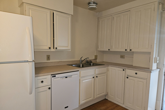 Kitchen - 3 BEDROOM, 1 BATH $2250.00 INCLUDES HEAT & HOT WATER 2nd floor