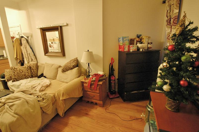 2 Bedroom - 58 Westland Ave. - NO Broker's Fee!! - Available 9/01 - Spacious 2 Bedrooms with Modern Kitchen and Modern Bathroom