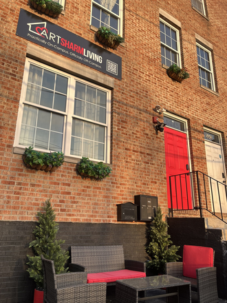 Front House Chilling - Wister Off Campus