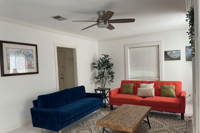 Living Room - Affordable Rice Student Room – $900/Month, 1 Mile from Campus House