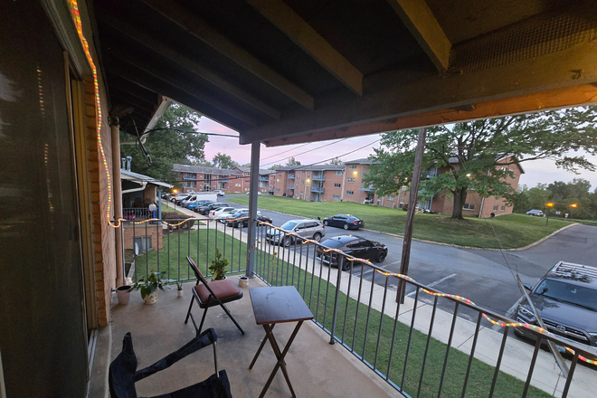 Patio - Full 1 bed 1 bath apartment with balcony and parking
