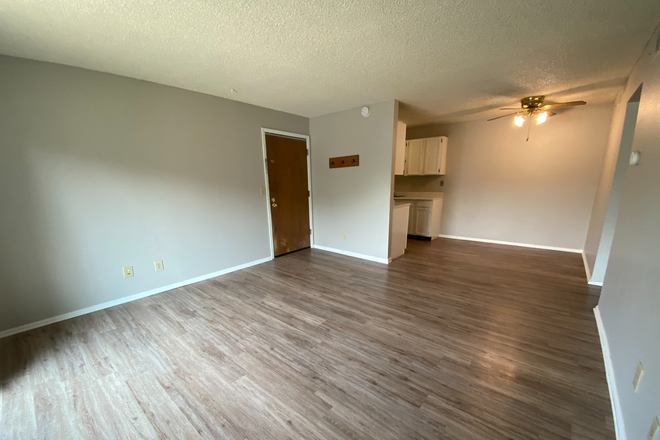 3 - Fabulous Top Floor, Pet-Friendly 1 Bedroom Apartment! Available August 5th!