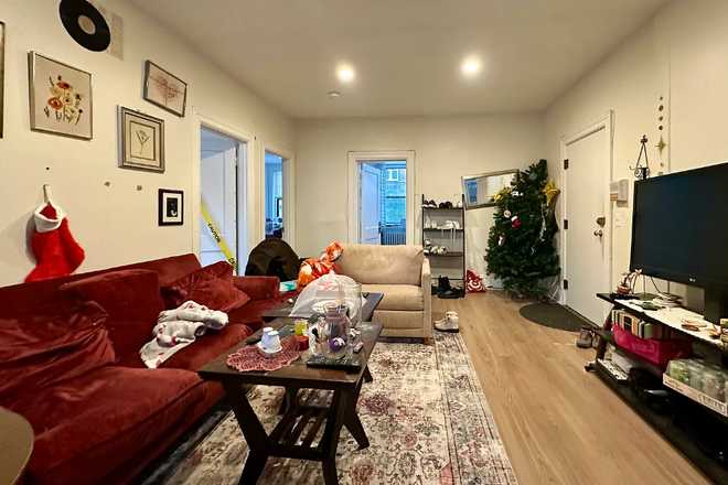 Call NOW for showings! 617-236-8600 - GLENVILLE AVE - LRG 1ST FLR 4BR/1BA CONDO AVAIL *9/1/2026* W/ LNDRY ON SITE, H&HW INC, PRKNG AVAIL!