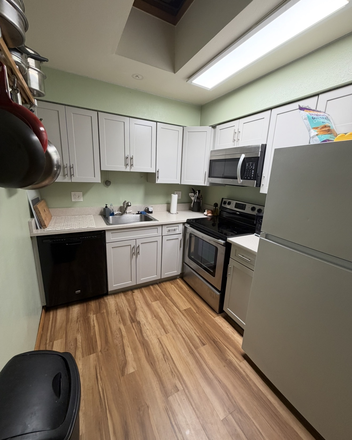 Kitchen - 2 Bed 2 Bath Top Floor Apartment