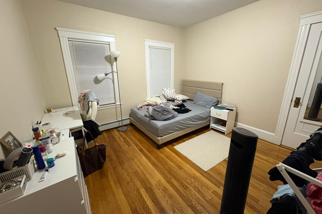 bedroom - Cozy room + house close to campus