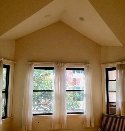 Living room - *NO BROKER FEE* 2 bed / 1 bath with washer/dryer in unit