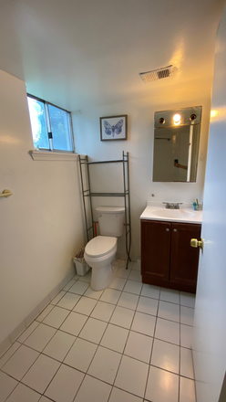 shared bathroom - 8907 34th Ave College Park - Single Family Home Close to Campus