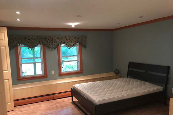 bedroom - A room for rent, approximately a 10-minute walk to the UConn Storrs campus