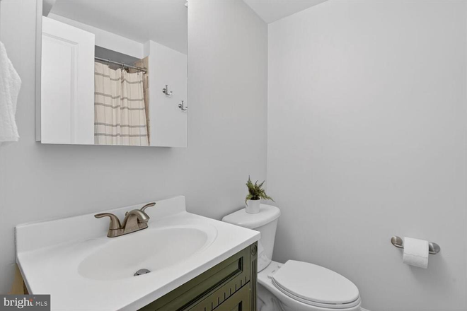 Private in-suite Full Bathroom - Furnished 1 BDM / 1 BTH Suite in Well Maintained 2 BD Brightwood Condo
