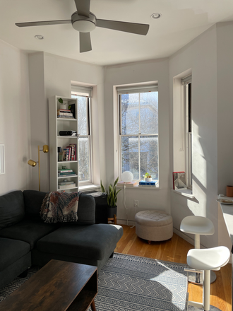 Living room - MISSION HILL Summer 1+2 Sublet