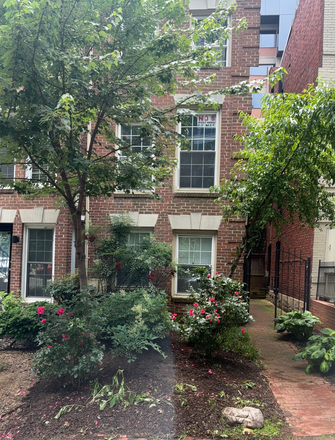 Townhouse Front View & Front Yard - Beauiful 4 Bedroom 3.5 Bathrooms Townhouse