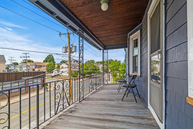 Exterior - 4 Bed 2 Bath, NO BROKERS FEE!!! (Medford) Apartments