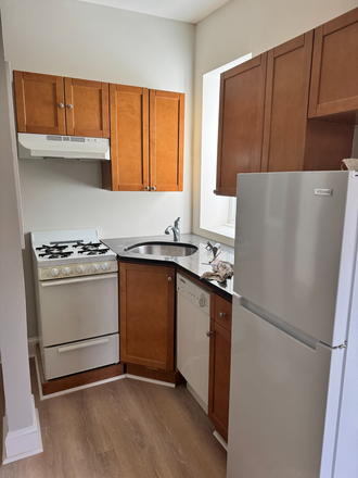 Call NOW for showings! 617-236-8550 - COMM AVE - *NO FEE* GREAT DEAL ON TRUE 2BR IN PACKARDS CRNR *AVAIL NOW* W/ LNDRY IN BLDNG, H&HW INC