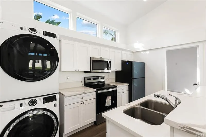 Kitchen - Near Campus, Spacious 3BR 1BA Home