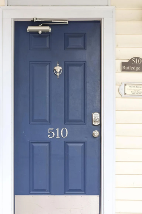 Front Door - Roommate Wanted- Walking distances to MUSC House