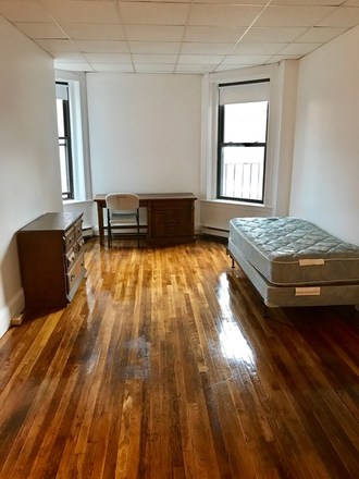 Hub Realty - South Campus, beautiful studio, walk to BU Central