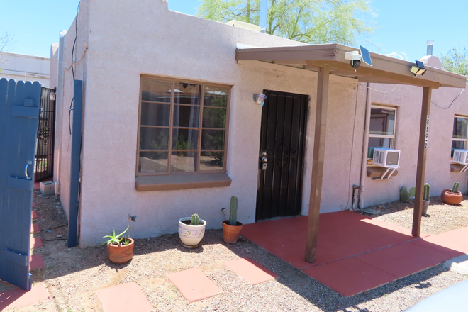 front - 1 bd 1 ba internet and water included!