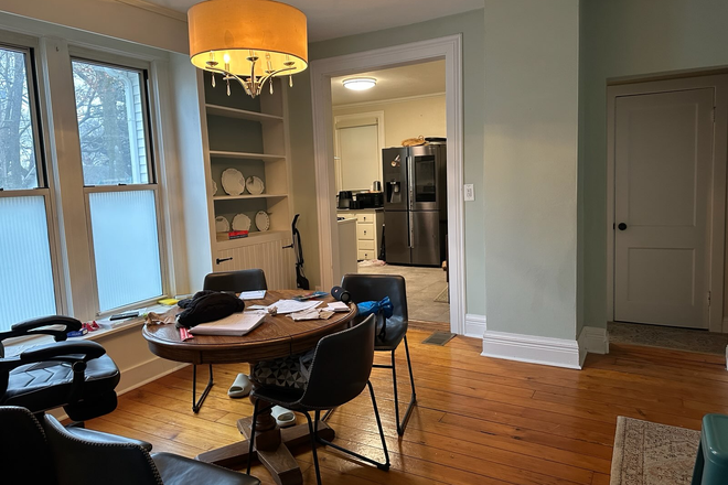 Dining room - 479 Robinson WL Room for Rent! Immediate move in available House
