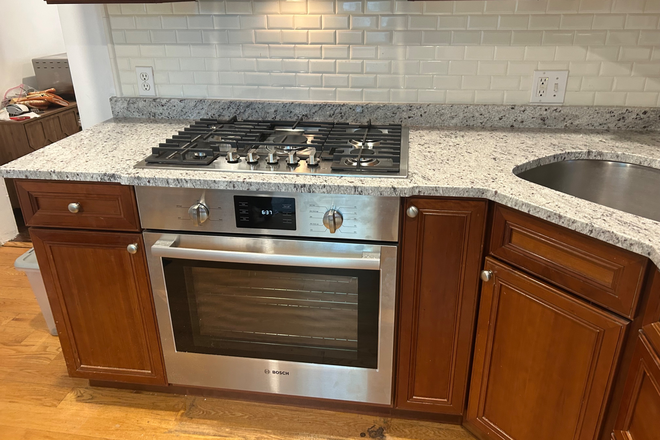 New cooktop and under-counter oven - Charming Historic 1BR+office/den/nursery Georgetown Townhouse (West Village)