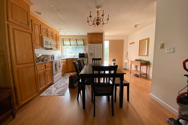 Kitchen - Condo close to campus