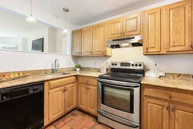 Kitchen - Room for Rent in Beautiful 2BR/1.5BA Near St. Mary St. | In-Unit Laundry | $1,800 + Utilities