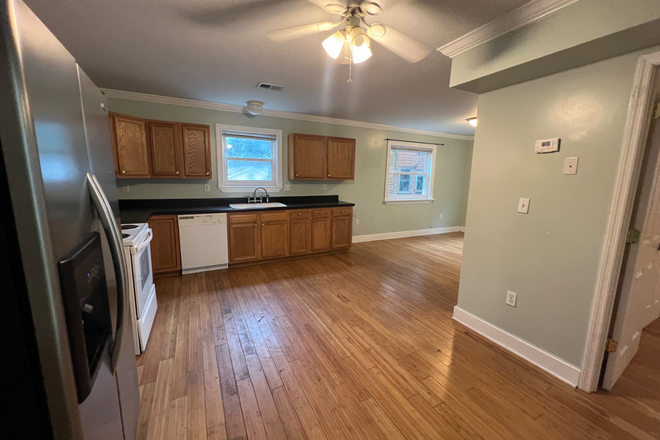 Large kitchen - 4 bedroom, 3 bath townhome on folly beach - 2 blocks to beach and 2 blocks to center street