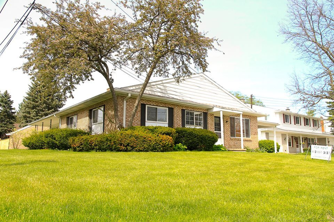 Front - Tidy Duplex Walk to K-12 Schools and MSU Campus!