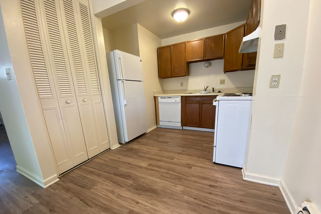 3 - AVAILABLE 8/5: 2655 Mapleton Ave #103 Apartments