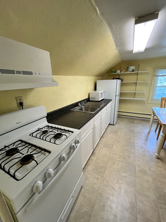 Full kitchen - House Apartment, 2 beds, 1 bath, full kitchen