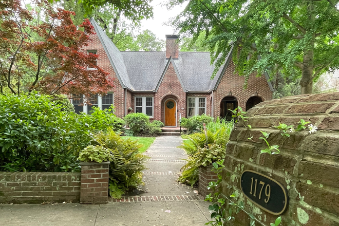 Our house - 1 Bedroom apartment just 2 blocks from Emory!