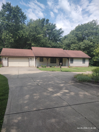 Private parking - Less than 10 minutes to Purdue University House