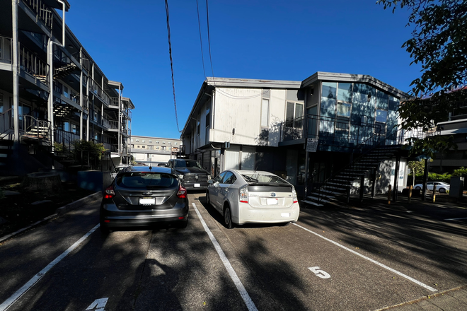 Assigned Parking Space! Only for you! - 1414 Alder | 2 Minute Walk to UO Campus, Parking Included | $1,000 Cash Move-In Bonus Apartments