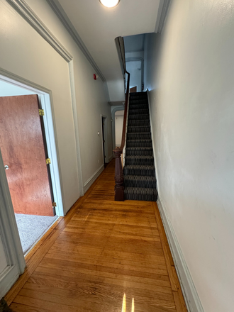 Entry - Room for rent Townhome