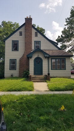 Front - Available Now - Bedroom in Shared Ann Arbor Burns Park Classic House-Walk to Downtown & UM Campus