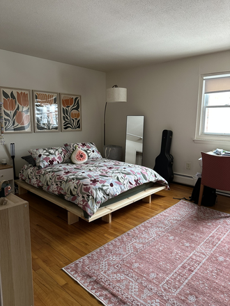 Room you will be renting - Presidential Apartments (walking distance to campus)