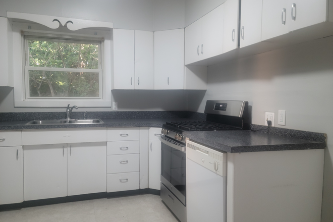 Kitchen - 2 Bedroom - Hopewell Boro Charmer Townhome