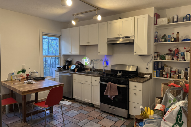 1 - 8 Sewall St – Two Great Options: 5BD/2BA or 6BD/3BA – Available Sept 2026 Apartments