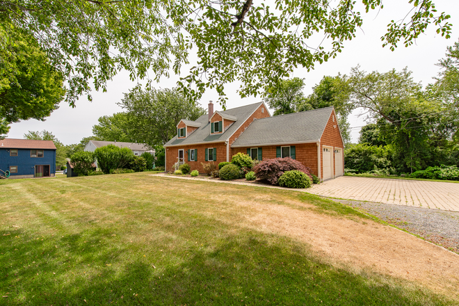 Front of House - Available for a group of 4! 4 Bedroom in Bonnet Shores!