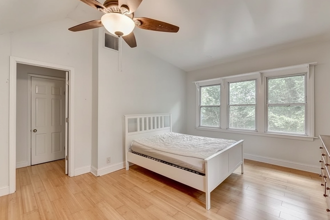 Bedroom D - Fresh Furnished Room 1 min Walk from Emory Shuttle, specials available!