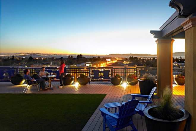 Rooftop - New Californian Apartments - looking for 2 female-identifying housemates to fill a double!