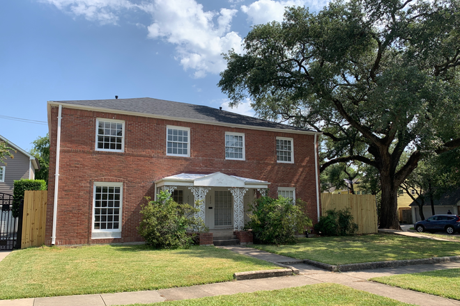 Front of Duplex, unit is located on the right - Southgate Two Storied Unit available July! FULLY FURNISHED, walking distance to Campus Duplex