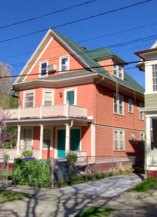 Exterior - Eastside 2 Beds, pleasant view close to campus