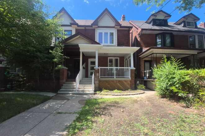 Street view - Furnished Bedroom in 3-bedroom Duplex (Laundry + all utilities included)