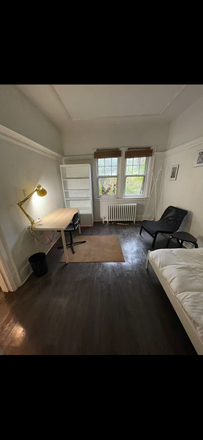 Bedroom - Two Furnished Rooms Available 2 Blocks from Campus