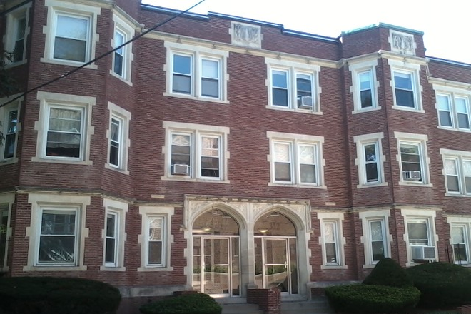 Hub Realty - Sunny front 2 bedroom, on tree lined street