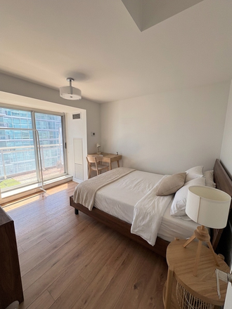 Master Bedroom - Liberty Village Co-living - Skyline Views