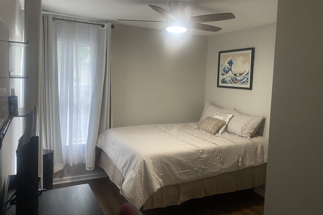 Room with Desk, TV and Office Chair - Private Room & Private Bath in Quiet Yardley, PA Townhome - Pool, Gym, Tennis, Basketball Access
